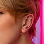 Brinco Ear Hook Trabalhado com Zircônia