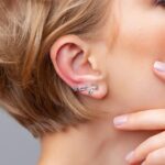 Brinco de Prata Envelhecida Ear Cuff Flor Rosa