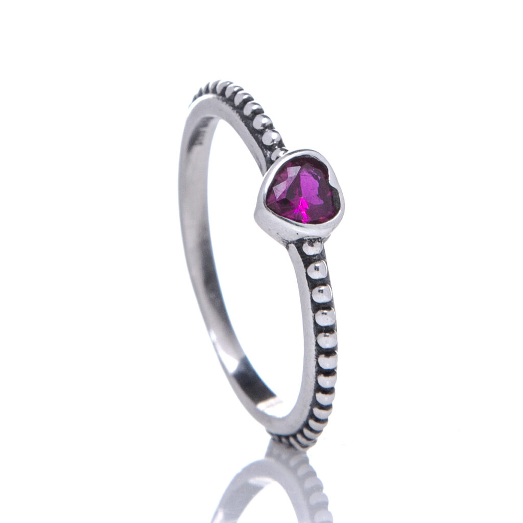 Anel de Coração com Zircônia Rubi