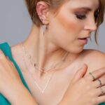 Colar V Geométrico em Prata