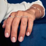 Anel de prata 925 frente quadrada cravejado com zircônias - Imagem 2