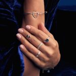 Bracelete de prata 925 oval liso coração vazado com fecho trava - Imagem 2