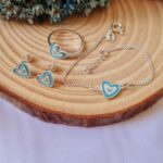 Conjunto de prata infantil coração azul e branco