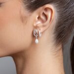 Brinco de prata base dupla cravejada com perola pendurada