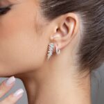 Brinco de prata festa fitas cravejado