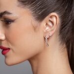 Brinco de prata infinito cravejado com gota lisa