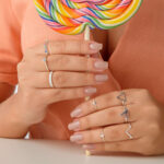 Anel de prata triângulo vazado liso - Imagem 2