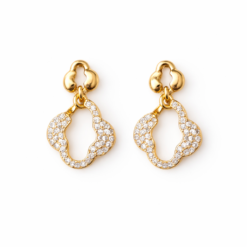 Brinco pingente trevo cravejado banhado a ouro 18k