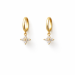 Brinco argola florzinha quatro zircônias banhado a ouro 18k