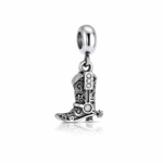 Berloque pingente bota detalhada com zircônia lateral aço inox