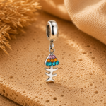 Berloque pingente esqueleto peixe zircônias colorida aço inox - Imagem 2