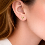 Brinco rabo de baleia banhado a ouro 18k - Imagem 2