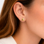 Brinco triângulo banhado a ouro 18k - Imagem 2