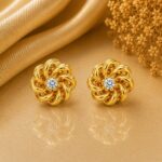 Brinco flor torcida miolo zircônia cristal banhado a ouro 18k - Imagem 3