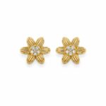 Brinco florzinha miolo com micro zircônias banhado a ouro 18k