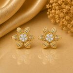 Brinco florzinha miolo com micro zircônias banhado a ouro 18k - Imagem 3