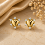 Brinco coração com zircônias em volta banhado a ouro 18k - Imagem 3