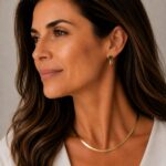 Argola fecho clique com coração esmeralda banhado a ouro 18k - Imagem 3