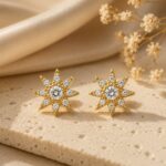 Brinco estrela oito pontas cravejada banhado a ouro 18k - Imagem 2