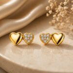 Brinco dois corações liso e cravejado banhado a ouro 18k - Imagem 3