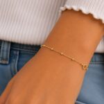 Pulseira infantil malha veneziana com bolinhas banhado a ouro 18k - Imagem 2
