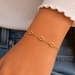 Pulseira infantil búzios banhado a ouro 18k - Imagem 2