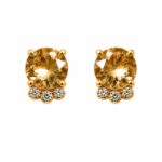 Brinco zircônia redonda champanhe com 3 zircônias detalhes banhado a ouro 18k