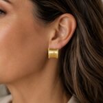 Brinco grosso lateral cravejada banhado a ouro 18k - Imagem 2