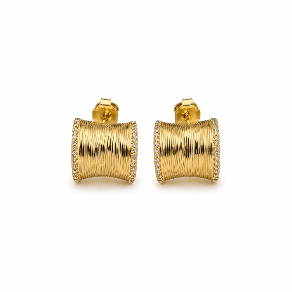 Brinco grosso lateral cravejada banhado a ouro 18k