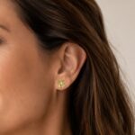Brinco metades coração zircônia cristal banhado a ouro 18k - Imagem 2