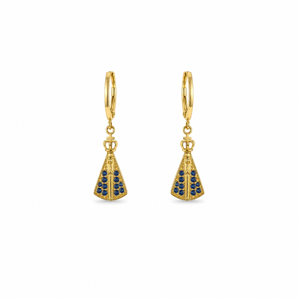 o10-brinco-argola-pingente-nossa-senhora-manto-azul-fecho-clique-banhado-ouro-18k (2) Brinco argola pingente nossa senhora manto azul fecho clique banhado a ouro 18k - Imagem 1