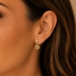 Brinco pingente pai nosso banhado a ouro 18k - Imagem 2
